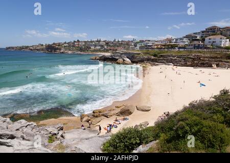 Sydney Strand; Nähe: Tamarama Beach, ein kleiner Sandstrand in Sydney im Frühjahr die Sonne gesehen, Sydney, Australien Stockfoto