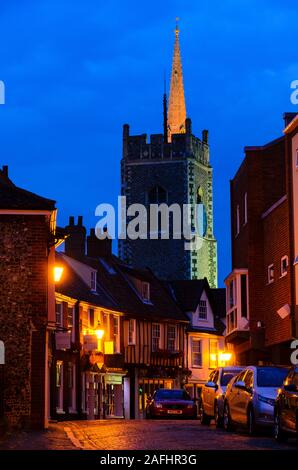 Die Pfarrkirche des Heiligen George-Tombland an der Princes Street in der Nacht, Norwich, Norfolk, England, Großbritannien Stockfoto