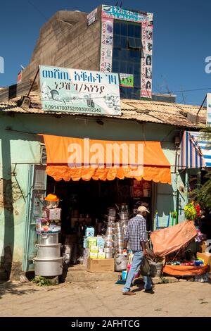 Äthiopien, Tigray, Mekele, Stadtzentrum, Abanega, Markt, Geschäft, Kochtöpfe und Haushaltsgegenstände Stockfoto