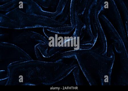 Drity blauen Stoff Nahaufnahme. Samtene Textur Hintergrund. Classic blau Farbe des Jahres 2020 Stockfoto