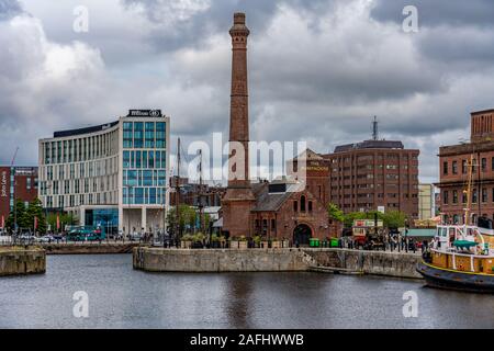 LIVERPOOL, Großbritannien - 11 August: Blick auf den berühmten Pumpenhaus, einem historischen Industriegebäude, die mittlerweile eine Kneipe an der Royal Albert Dock auf einem Stockfoto