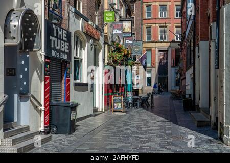 LIVERPOOL, Großbritannien - 13 August: Das ist eine kleine Straße in der Cavern, einem Gebiet, bekannt für die Beatles und ihre Bars und Nachtklubs auf Augu Stockfoto