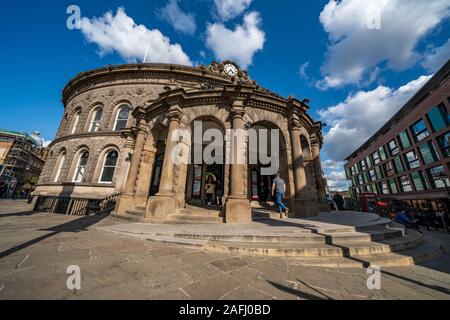 LEEDS, Großbritannien - 13 August: Das ist die Corn Exchange Gebäude in Leeds, einem historischen viktorianischen Gebäude, die mittlerweile eine Boutique Shopping Center Stockfoto