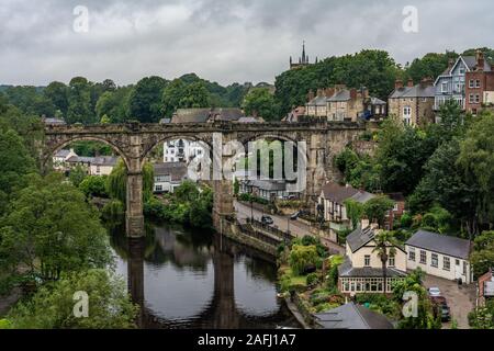 KNARESBOROUGH, Großbritannien - 14 August: Dies ist eine Ansicht von Knaresborough, eine alte Stadt am Fluss im Bezirk von Harrogate am 14. August 2019 in Kn Stockfoto