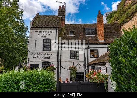 NOTTINGHAM, Großbritannien - 15 August: Ye Olde Reise nach Jerusalem ist eine alte Kneipe, in die Höhlen der Nottingham Castle gebaut am 15. August Stockfoto