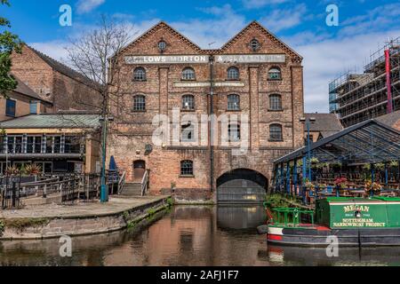 NOTTINGHAM, Großbritannien - 15 August: Blick auf die Altstadt riverside Architektur entlang der Uferpromenade am Schloss Wharf am 15. August 2019 in Nottingham. Stockfoto