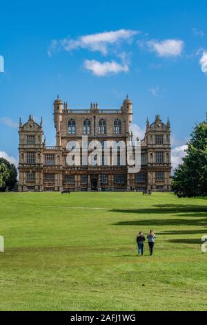 NOTTINGHAM, Großbritannien - 15 August: Blick von th Wollaton Hall Gardens und Deer Park, ein berühmter Reiseziel am 15. August 2019 in Nottingham. Stockfoto