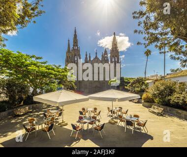 Landschaft mit Kathedrale San Juan Bautista in Arucas, Gran Canaria, Spanien Stockfoto