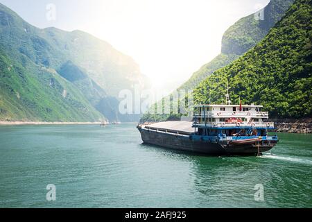 Schiffe auf dem Jangtse-Fluss, China Stockfoto