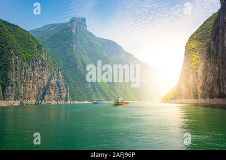 Schiffe auf dem Jangtse-Fluss, China Stockfoto