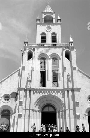 Sacre-Coeur Kirche im Hafen von Port-au-Prince, 1967. Kirche von Sacre-Coeur im Hafen von Port-au-Prince, 1967. Stockfoto