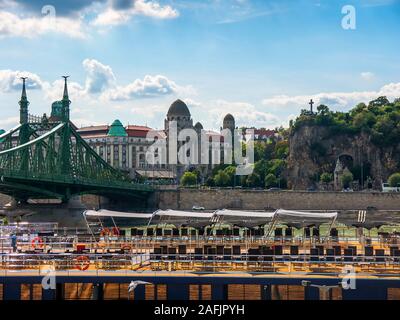 Die Brücke der Freiheit, auch oft als Brücke, war der dritte permanente Brücke in Budapest über die Donau gebaut. Stockfoto