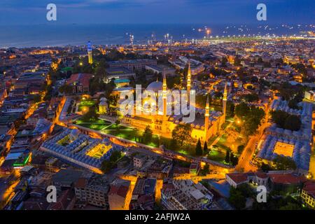 Luftaufnahme von Istanbul City bei Sonnenaufgang in der Türkei. Stockfoto