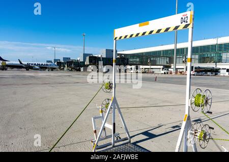 Die Sicherheit der Passagiere Gateway von Flugzeugen am Flughafen Malaga, Spanien Stockfoto