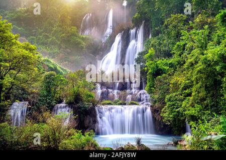 Thi Lo Su (T-Lor Su) in der Provinz Tak. Thi Lo Su Wasserfall der größte Wasserfall in Thailand. Stockfoto