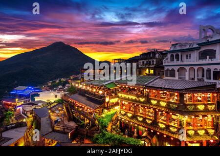 Jiufen alte Straße in der Dämmerung in Taipeh, Taiwan. Stockfoto