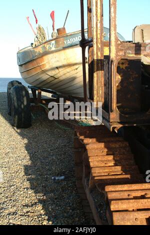 Boot und Traktor Stockfoto