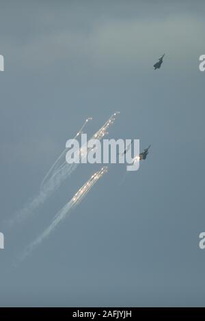 Doha, Katar. 16 Dez, 2019. Katar Luftstreitkräfte während der Probe für Katar in Doha am Nachmittag von Montag, 16. Katar Tag gefeiert wird mit Parade und Air Show am 18. Dezember. Credit: William Volcov/ZUMA Draht/Alamy leben Nachrichten Stockfoto