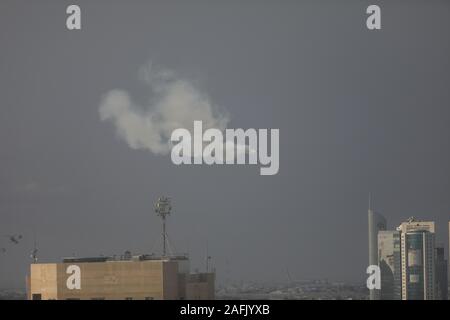 Doha, Katar. 16 Dez, 2019. Katar Luftstreitkräfte während der Probe für Katar in Doha am Nachmittag von Montag, 16. Katar Tag gefeiert wird mit Parade und Air Show am 18. Dezember. Credit: William Volcov/ZUMA Draht/Alamy leben Nachrichten Stockfoto