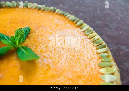 Kürbiskuchen. Thanksgiving Day. Traditionelle Herbst pie. Close-up. Stockfoto