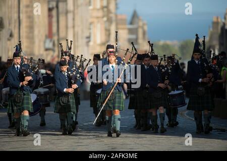 Reiten der Marken Zeremonie auf der Royal Mile in Edinburgh. Die jährliche Veranstaltung fand im historischen Zentrum der Stadt und war der Höhepunkt der gemeinsamen Wahlkreise, in denen Männer und Frauen zu Pferd die Altstadt grenzen Credit: Euan Cherry überprüft Stockfoto