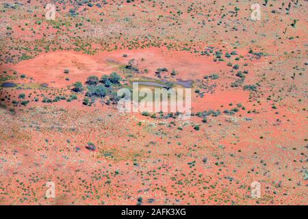 Australien, NT, Luftaufnahme von Ausgetrockneten Wasserloch in der Simpson Desert Stockfoto