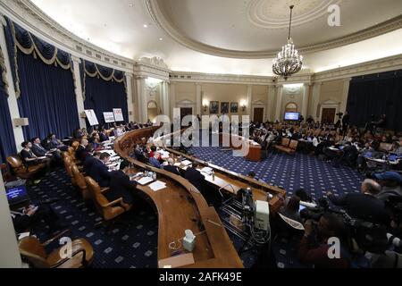 Washington, District of Columbia, USA. Nov, 2019 20. Stellvertretender Verteidigungsminister Laura Cooper, und des US-Außenministeriums David Hale, bezeugen vor dem US-Geheimdienstausschusses auf dem Capitol Hill in Washington, Mittwoch, November 20, 2019, während einer öffentlichen Anklage Anhörung von Bemühungen Präsident Donald Trump US-Beihilfen für die Ukraine zu Untersuchungen von seinen politischen Gegnern Kredit zu binden: Alex Brandon/CNP/ZUMA Draht/Alamy leben Nachrichten Stockfoto