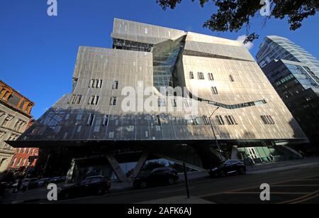 Cooper Unions, 41 Cooper Square, vom Cooper Triangle Park aus gesehen, Cooper Sq. &, 3rd Ave, New York, NY 10003, USA Stockfoto