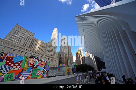 WTC, World Trade Center Place, New York City, NYC, New York State, USA, mit Büroblöcken im Hintergrund Stockfoto