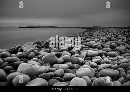 Basaltsäulen in Kálfshamarsviti Leuchtturm in Island Stockfoto