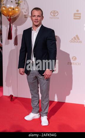 Baden Baden, Deutschland. 15 Dez, 2019. Turner Florian Hambüchen wird über sie abgestimmt werden portsman's des Jahres" auf dem roten Teppich im Kurhaus. Quelle: Patrick Seeger/dpa/Alamy leben Nachrichten Stockfoto