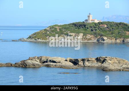 Île du Grand Rouveau und seinem Leuchtturm, zu den Îles des Embiez im Archipel Embiez aus Six-Fours-les-Plages Var Provence Frankreich Stockfoto