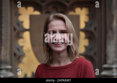 Liberaler Demokrat MP Wera Hobhouse am Houses of Parliament in Westminster, London. Stockfoto