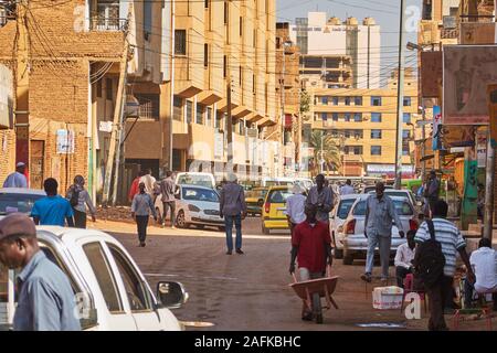 Khartum, Sudan, Ca. Februar 8., 2019: Street Scene in der Innenstadt von Khartoum, Hauptstadt des Sudan Stockfoto