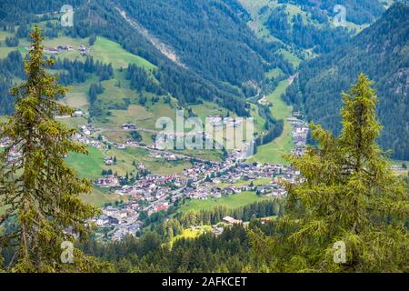 Hohe Betrachtungswinkel bei Santa Cristina in val Gardena, Italien Stockfoto
