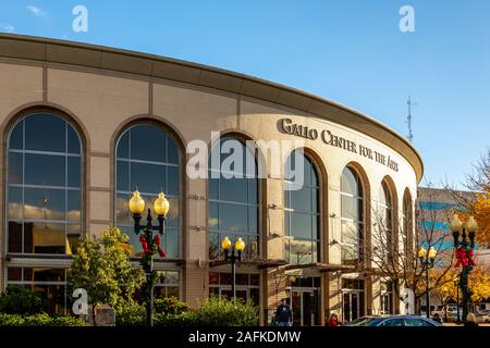 Die Gallo Center für die Künste in Modesto Kalifornien USA mit Weihnachtsschmuck auf der Leuchten Stockfoto