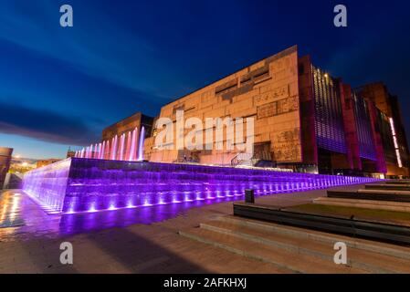 Danzig, Polen - Oktober 2, 2016: Brunnen in der Nähe der Gebäude der europäischen Solidarität Zentrum (ECS) Stockfoto