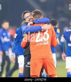 Letzte jubel Trainer David Wagner (GE) mit goalwart Markus Schubert (GE), Fußball 1. Fussballbundesliga, 15. Spieltag, FC Schalke 04 (GE) - Eintracht Frankfurt (F), am 15. Dezember 2019 in Gelsenkirchen. € | Nutzung weltweit Stockfoto