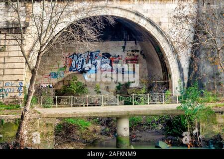 Der Mündung der Kloake Maxima (die größte Kloake), eine der frühesten Abwassersystem der Welt, Rom Italien. Stockfoto