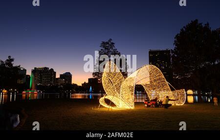 Neue Urlaub Dekorationen am Lake Eola Park in Orlando, Florida. Stockfoto