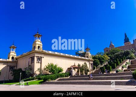 BARCELONA, SPANIEN - OKTOBER 8, 2019: Blick auf Palaus d'Alfons XIII ich de Victoria Eugenia in Barcelona, Spanien. Es ist von Josep Puig i Cadafalch für gebaut Stockfoto