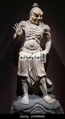 Buddhistische guardian Statue. Schließen-mouthed Guardian King (Nio, Ungyo), Japan, Präfektur Shiga, Kamakura-Zeit (1185-1333), Kastanie und Zypressenholz. Statue im Cleveland Museum of Art, Ohio, USA Stockfoto