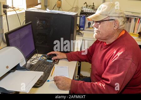 Omro, Wisconsin - Knigge Bauernhöfe, ein Milchviehbetrieb mit automatisierten Melkmaschinen. Peter Knigge Bewertungen die Daten der Lely Astronaut Automatisches Melksystem Stockfoto