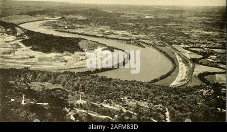 . Chattanooga und ihre Schlacht-Felder. nd es wird immer in der ganzen Welt als natürliche Sanitarium bekannt. Chattanooga zugelassen thegeographical Trade Center des Südens, und sein Transport, die aus neun Eisenbahnen und thegreat Tennessee River, sind nicht in einem Viertel des Landes übertroffen. Innerhalb von ein paar Meilen von Chattanooga die nationale Regierung die gesamte Chickamauga Schlachtfeld erworben haben, und zu den 15 Quadratkilometer in diesem Hoheitsgebiet für die Zwecke eines herrlichen NationalMilitary Park umfasst. Der Kongress hat drei Viertel eines Milli ausgegeben Stockfoto