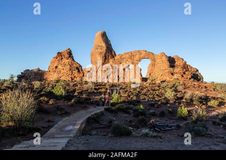 Turret Arch, die Windows Section, Arches National Park, Moab, Utah USA Stockfoto