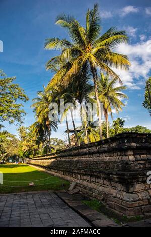 Hof am Heiligen Zahnreliquie Tempel in Kandy/Sri Lanka Stockfoto