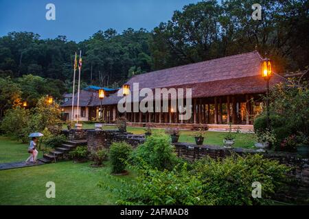 Innenhof an der Tempel des Heiligen Zahnes Relikt in Kandy/Sri Lanka Stockfoto