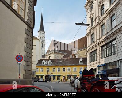 Österreich, Wien - MÄRZ 25: Wien ist die Hauptstadt und größte Stadt Österreichs. Blick auf traditionelle altmodischer Schlitten in der Altstadt von Wien am 25. Marc Stockfoto