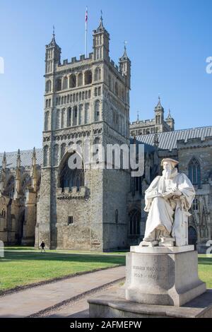 Der Südturm und Richard Hooker Statue, Kathedrale von Exeter, Exeter, Devon, England, Vereinigtes Königreich Stockfoto