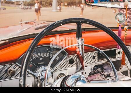 Havanna, Kuba - Oktober 18, 2019: Cllassic American Car Interior Stockfoto